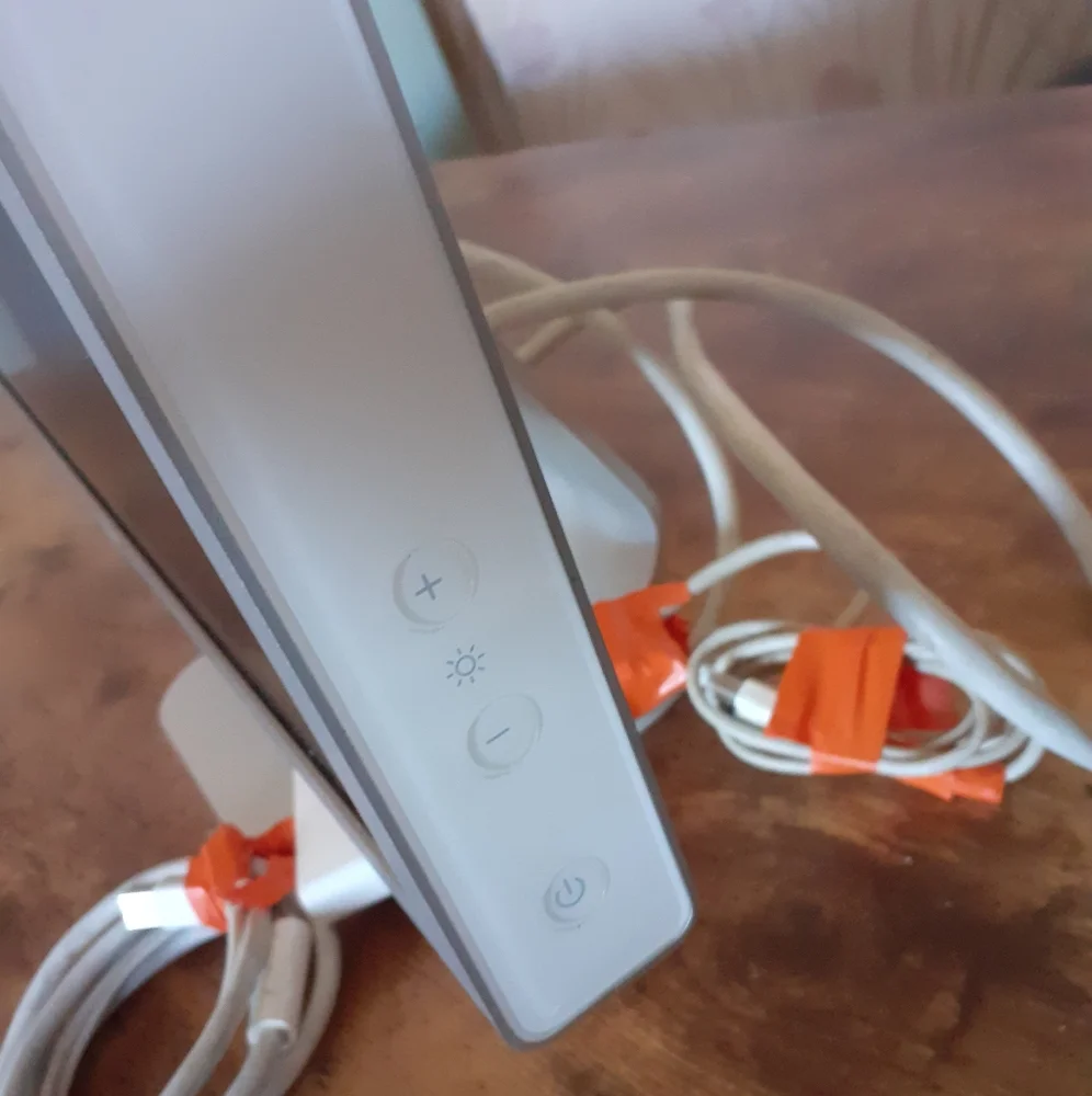 ​Classic Apple Cinema Display (20-inch)